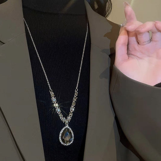 06111 RUCI Rhinestone Teardrop Necklace with Snake Chain and Sweater Chain